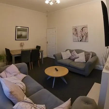 Homestay Lovely Spacious 4 In Shared House -